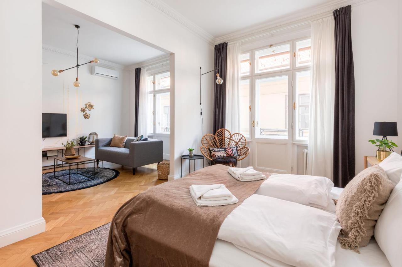 Style & Harmony In The Absolute Center Of Apartment