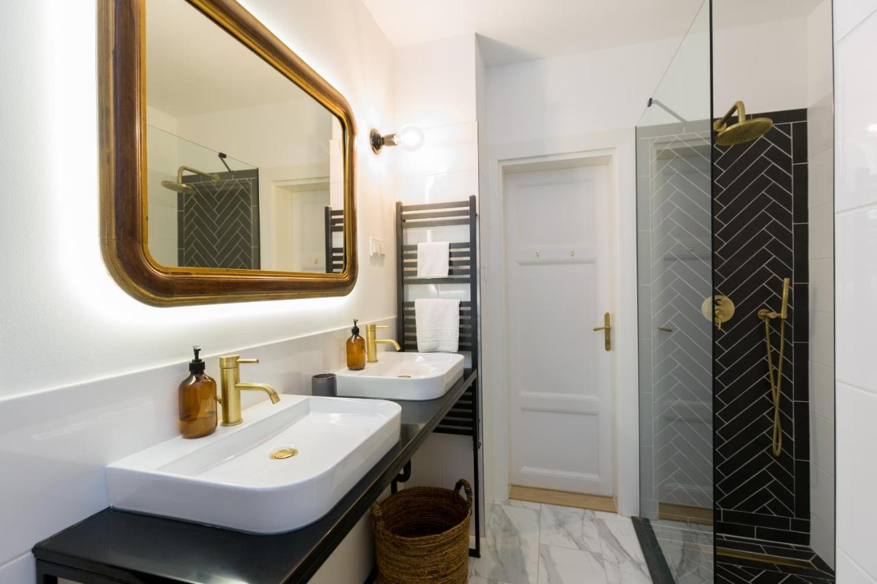 Apartment Style & Harmony In The Absolute Center Of